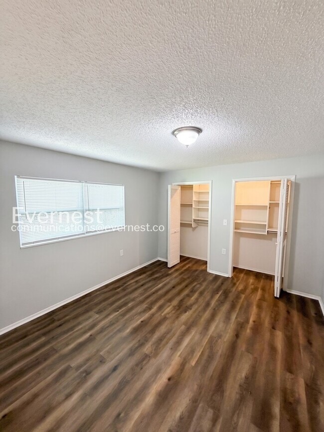 Building Photo - 3 Bed, 2 Bath Home with Spacious Yard and Attached Garage for Rent / Available Soon!