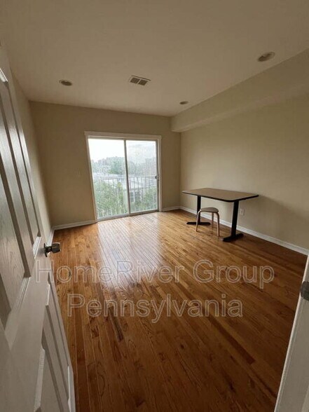 Building Photo - 3856 Fairmount Ave