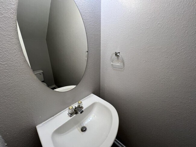 Building Photo - 5908 Greengate Dr