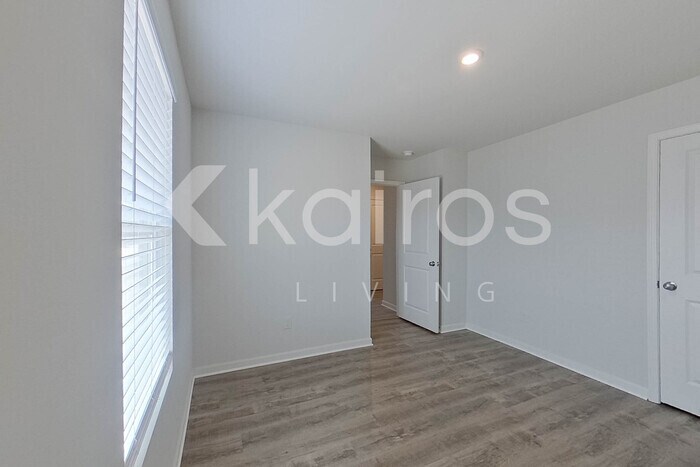 Building Photo - 288 Laurel Springs Dr