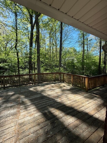 Building Photo - 1009 Temple St