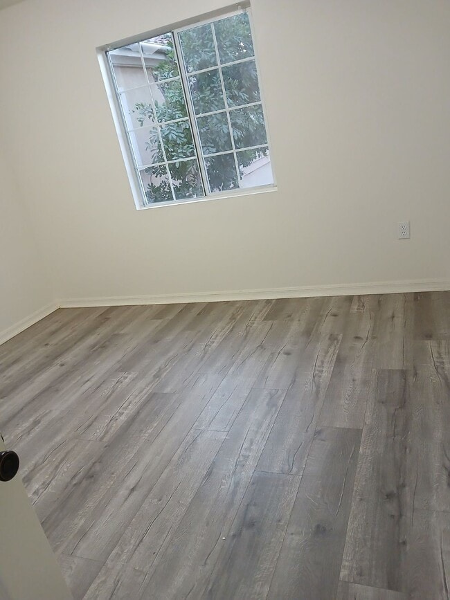 Building Photo - 1950 Cherry Ave