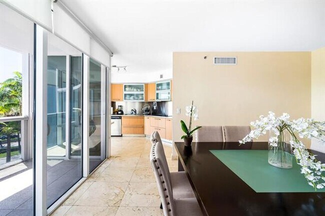 Building Photo - 18911 Collins Ave