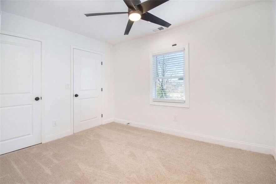 Building Photo - Room in House on Meldon Ave SE