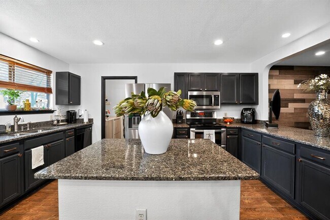 Building Photo - 316 Cliffwood Dr