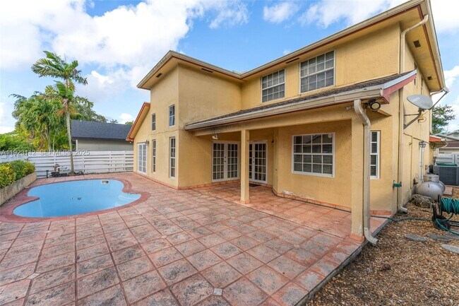 Building Photo - 15016 SW 139th Ave