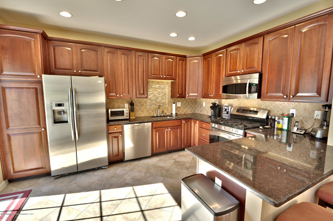 Building Photo - 93 Demarest Dr
