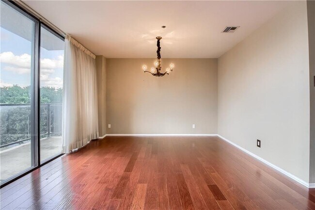 Building Photo - 40 N Interstate Hwy 35