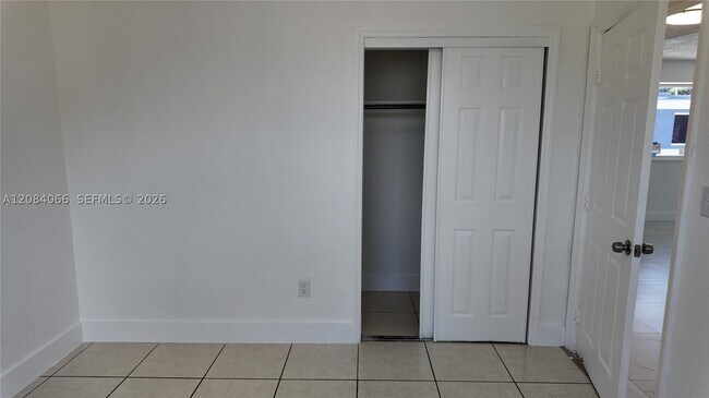 Building Photo - 3737 NW 20th Ct