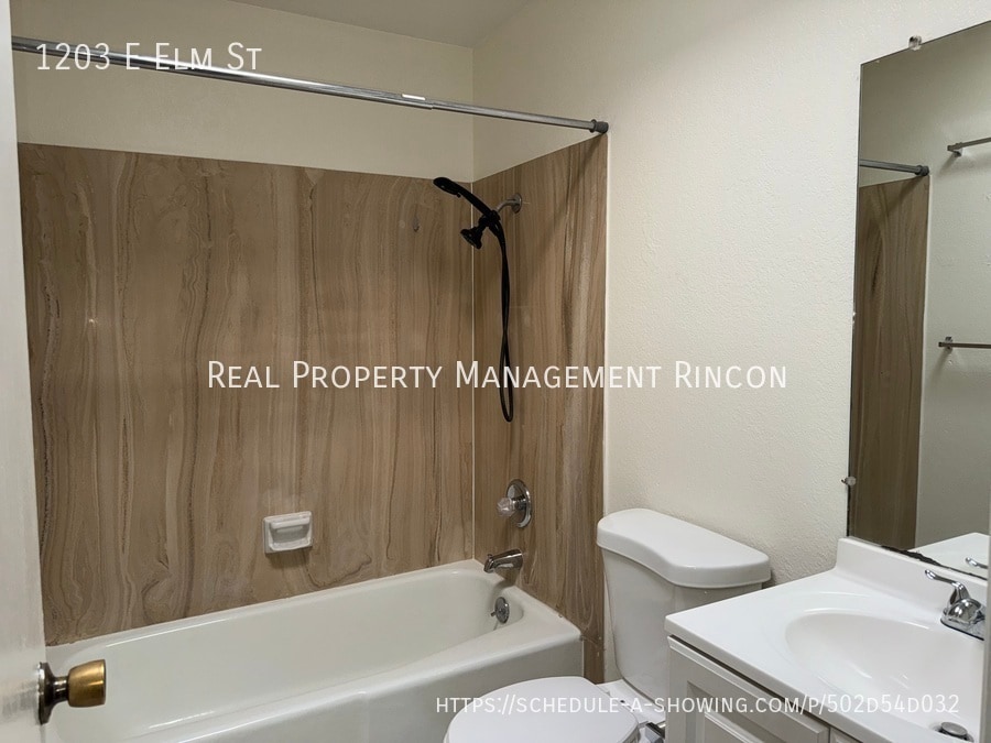 Building Photo - 1203 E Elm St