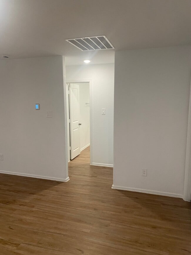 Building Photo - 1411 Las Cuevas Dr