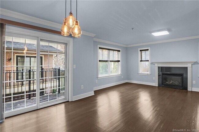 Building Photo - 109 Forest St