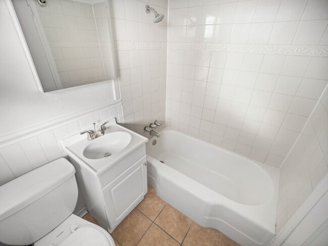 Building Photo - GREAT LOWER SOUTH HILL LOCATION CLOSE TO H...