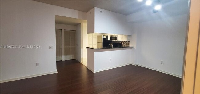 Building Photo - 2804 Sarento Pl