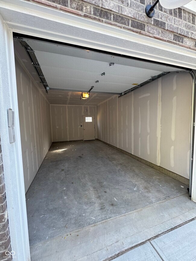 Building Photo - 526 N Elder Ave