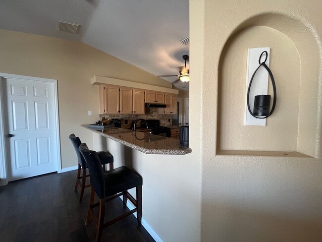 Building Photo - 3BR/3BA – Quiet Cul-de-Sac – Backs to Wash