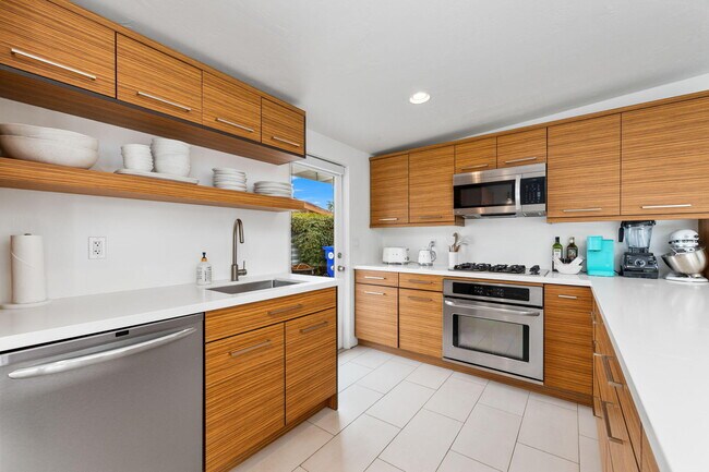 Building Photo - 45720 Abronia Trail