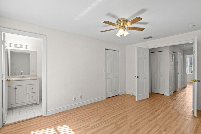 Building Photo - 954 Summit Lake Dr