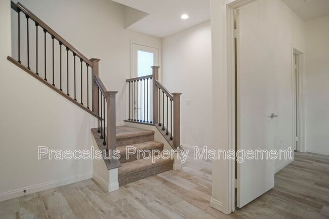Building Photo - 1440 Suwerte Ave