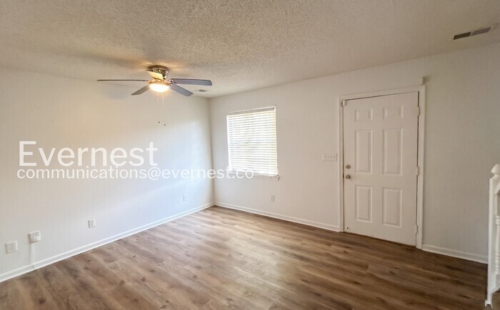 Building Photo - 2163 Cheshire Dr