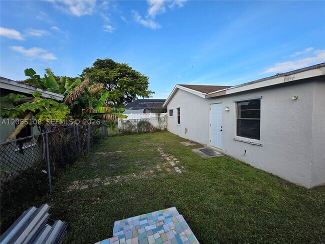 Building Photo - 5307 NW 93 Ave