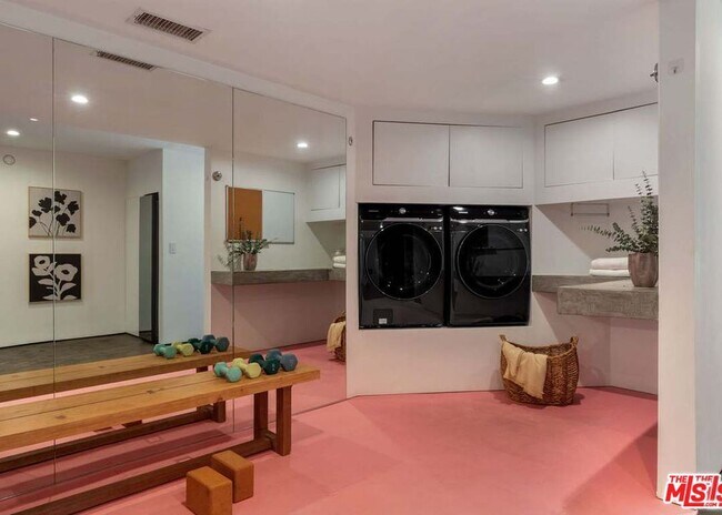 Building Photo - 2500 Zorada Dr