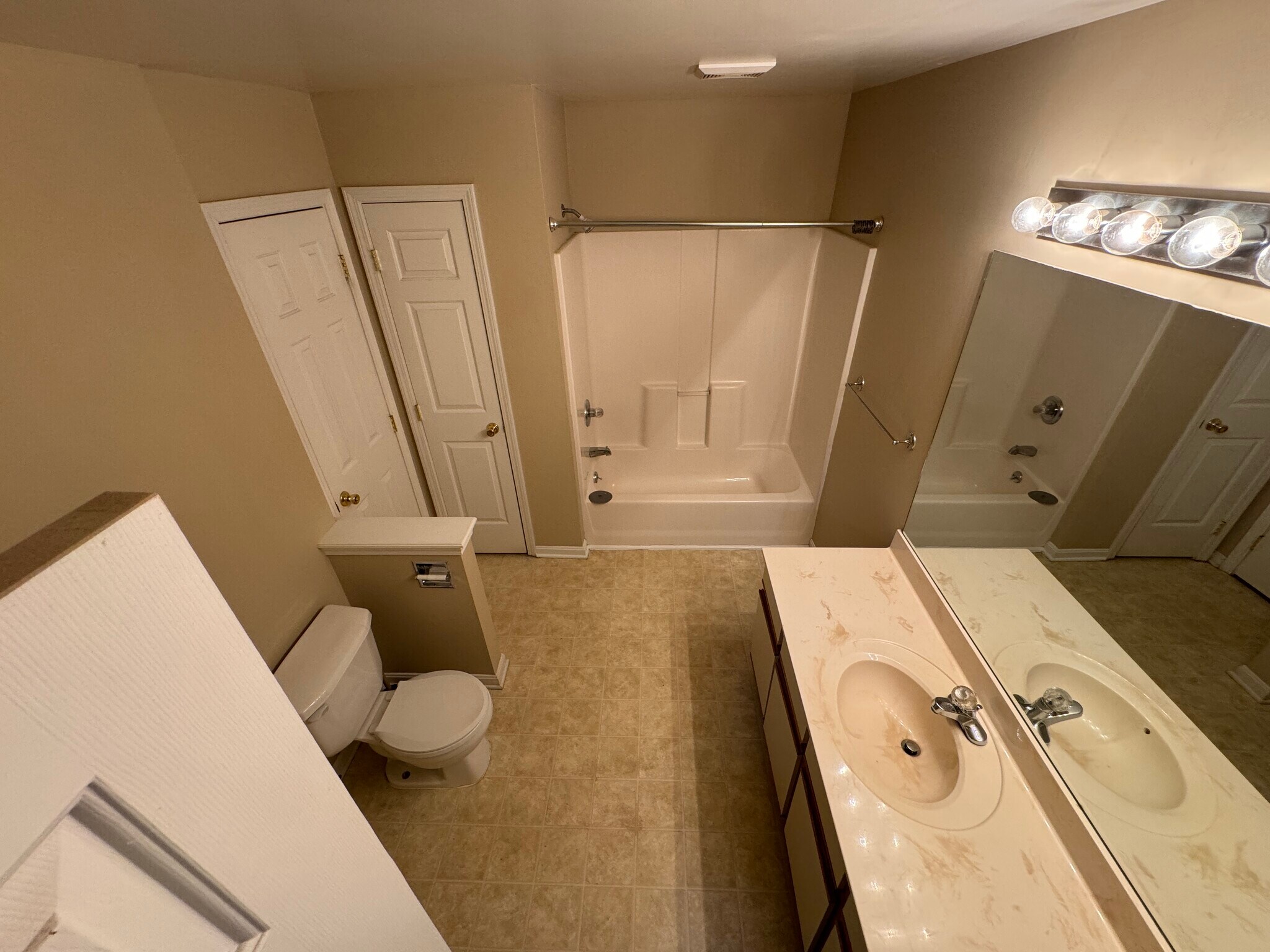 Building Photo - 2065 Leland Dr