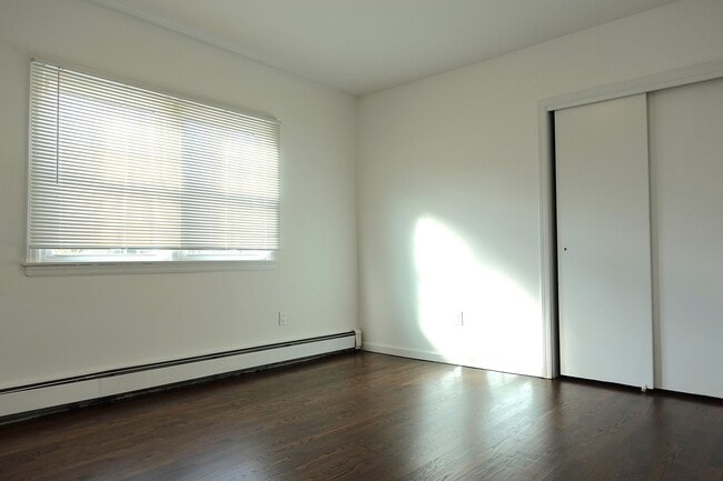 Building Photo - Updated 3 Bedroom / 2 Bath Home