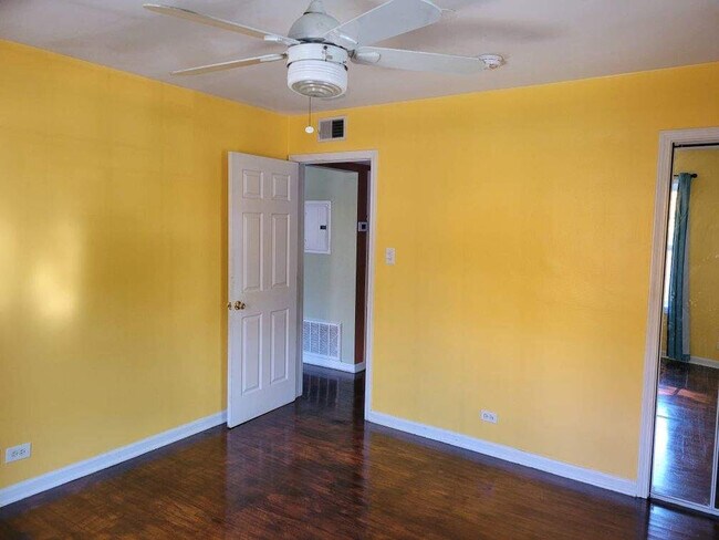 Building Photo - 129 Elmwood Ave