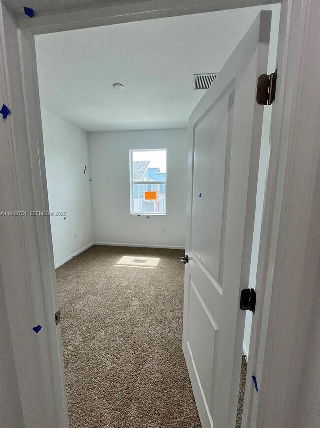 Building Photo - 4496 Longwood Lake Sq