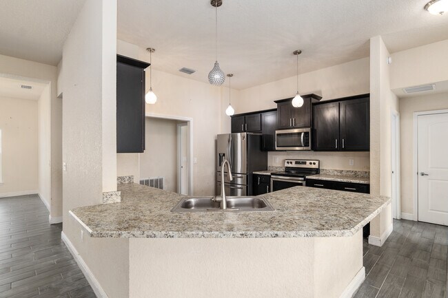 Building Photo - 10910 SW 41st Ave