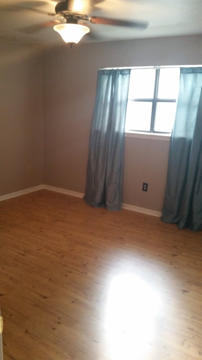 Building Photo - 1301 Scott St