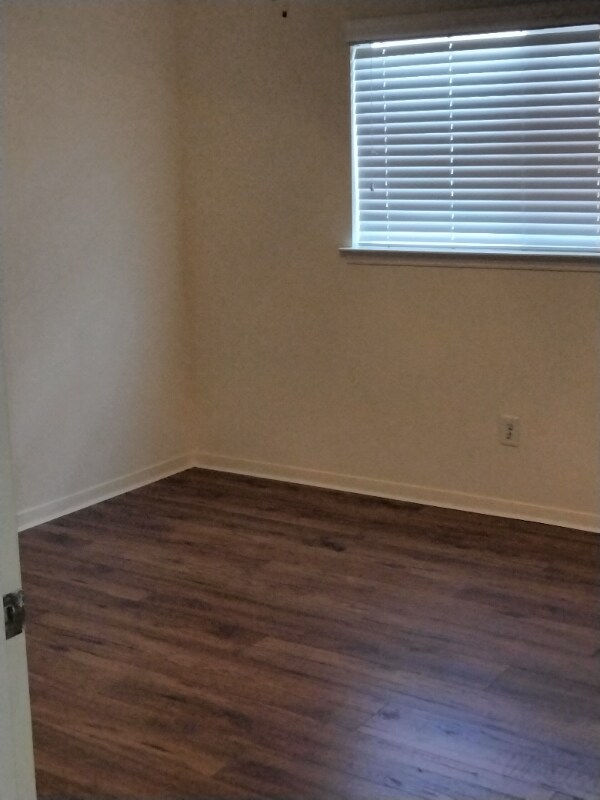 Building Photo - 20706 Settlers Lake Cir N