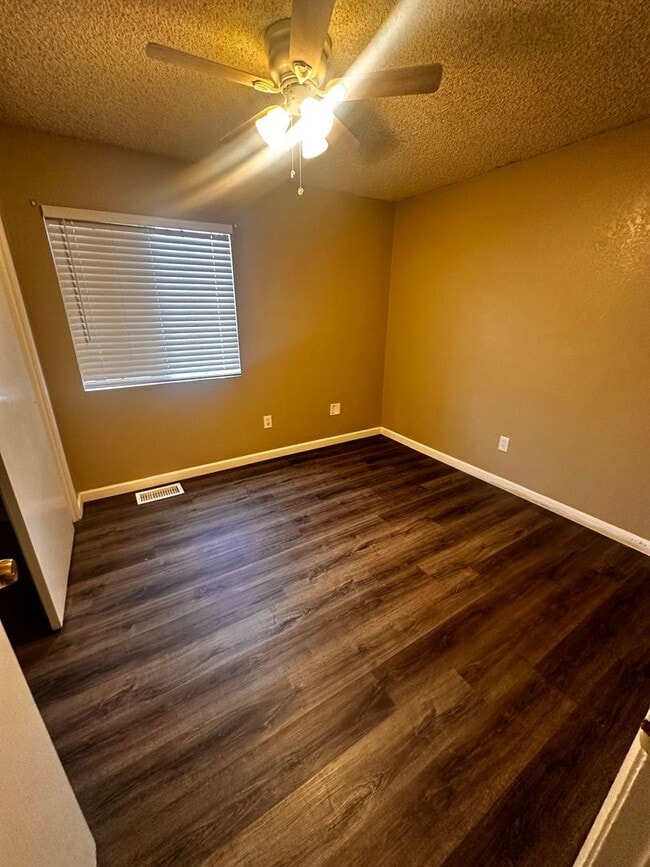 Building Photo - 5001 Belle Ter