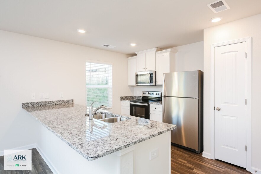 Building Photo - 2149 Southlea Dr