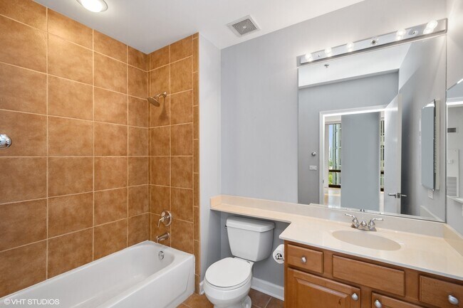 Building Photo - 233 E 13th St