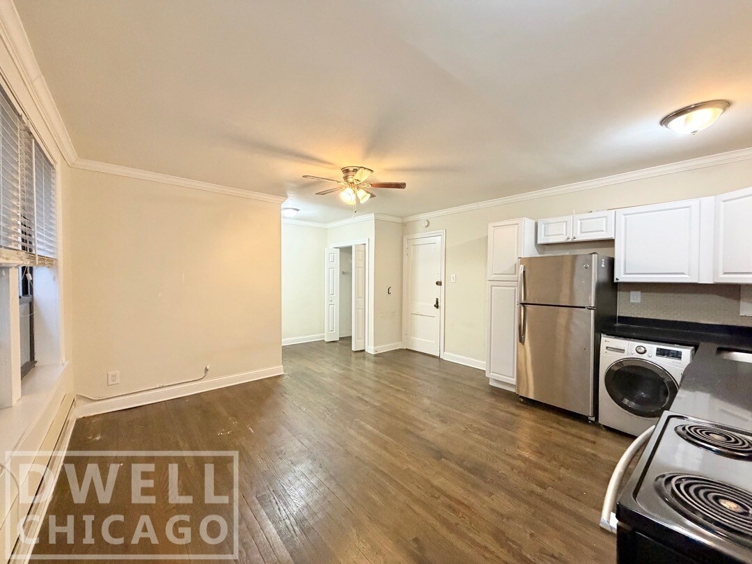 Building Photo - 3333 N Marshfield Ave