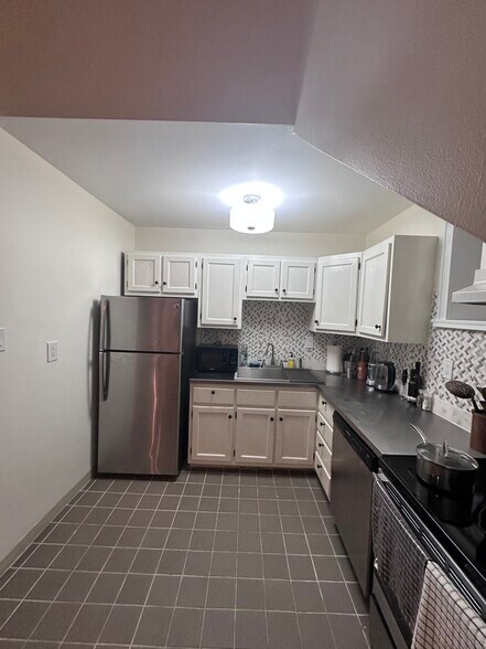 Building Photo - 2329 W Grace St