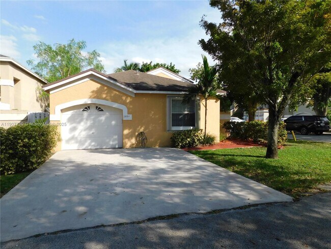 Building Photo - 2851 River Run Cir W