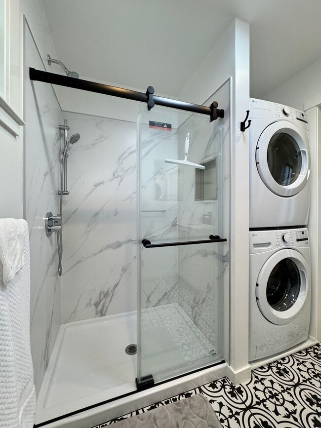 Building Photo - Furnished ADU 1 Bedroom 1 Bathroom Less Th...