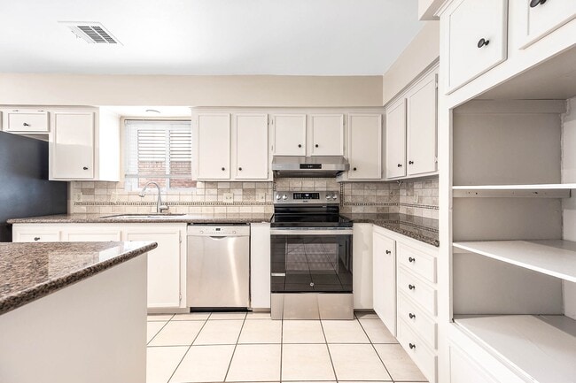 Building Photo - 12302 Piping Rock Dr