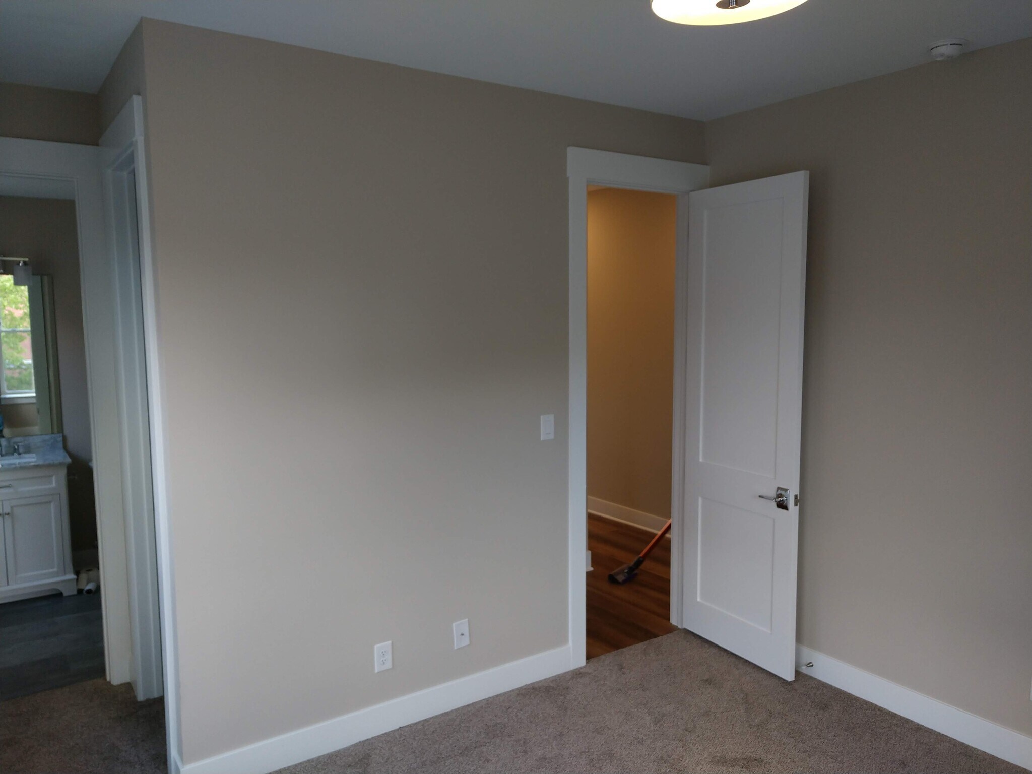 Building Photo - 25 S Plum St