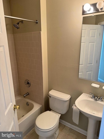 Building Photo - 8825 Goose Landing Cir