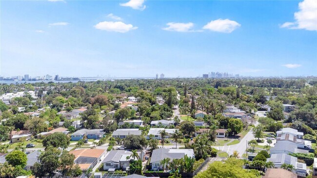 Building Photo - 1089 NE 110th St