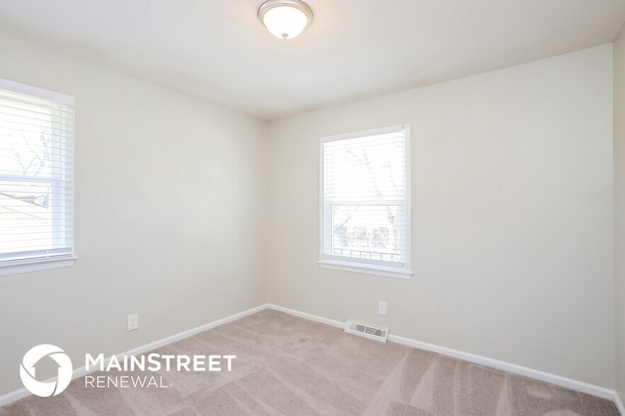 Building Photo - 7709 NW Milrey Dr