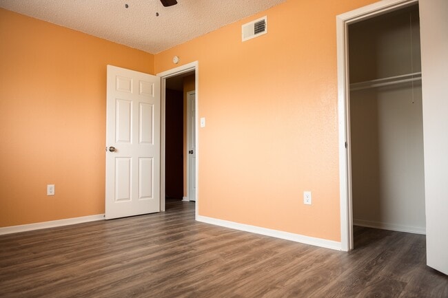 Building Photo - 1506 Eagle Lake Rd