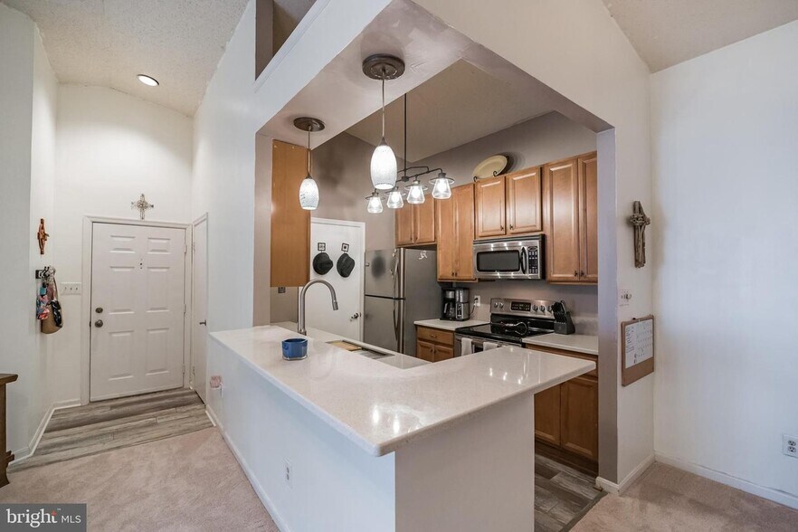 Building Photo - 7705 Lafayette Forest Dr