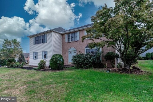 Building Photo - 211 Caravan Dr