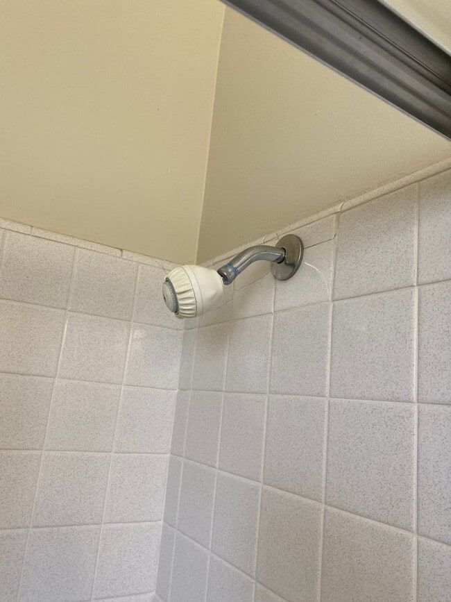 Building Photo - 220 W Spazier Ave