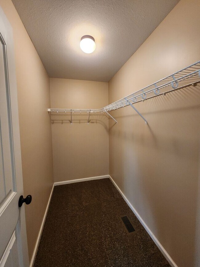 Building Photo - $1650 - 3 Bedroom 2 Bath Ranch Home